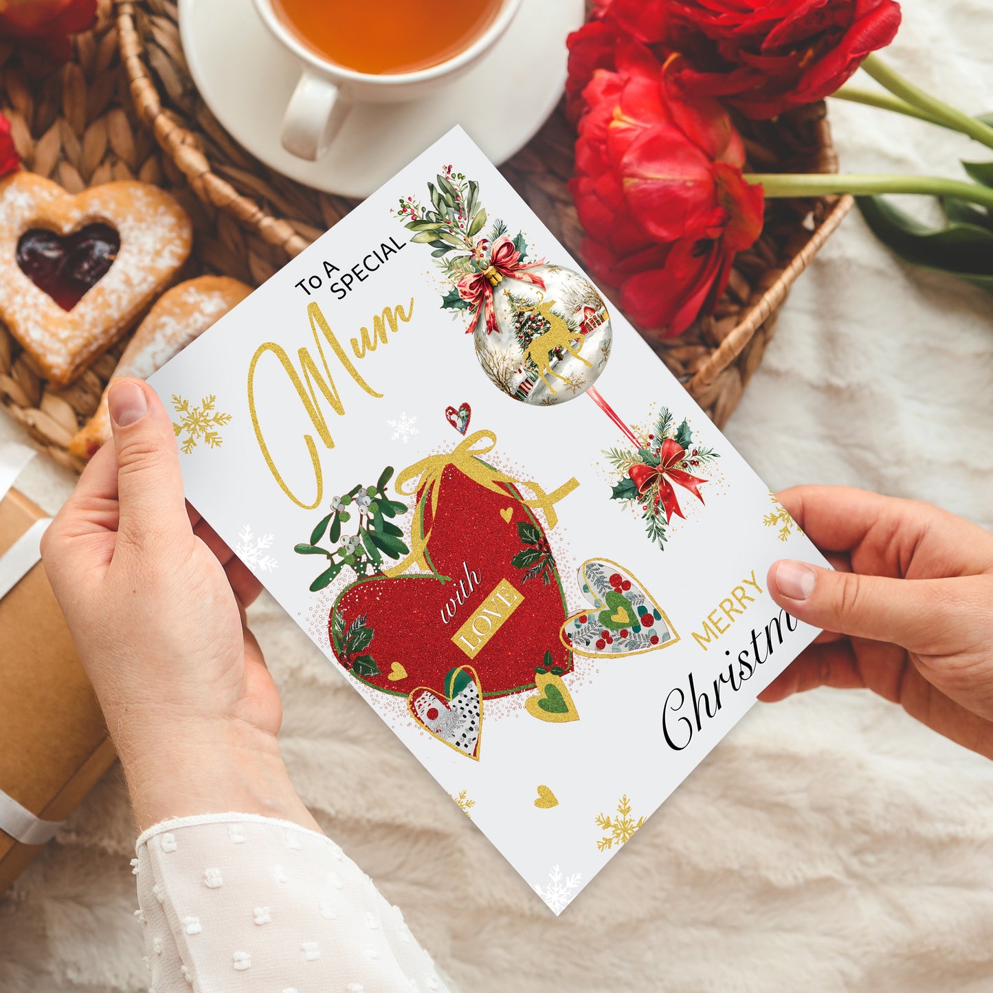 Special Mum Christmas Card – Gold Foil Elegant Design – 22 x 15.5 cm – Mum Xmas Card with Inside Greeting – Made in the UK